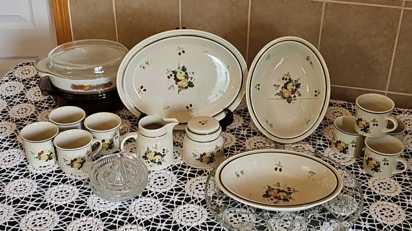 Royal Doulton Cavendish Stoneware Dinnerware and Pyrex/CorningWare Dishes
