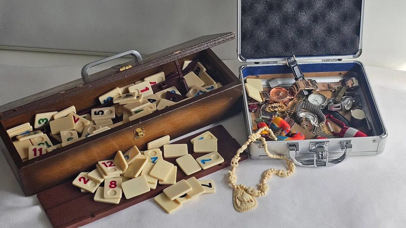 Game Tiles, Watches, Jewellery And Trinkets