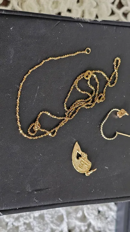 10kt Yellow Gold Chain With Pierced Hoop Earring and Pendant, 2.45g