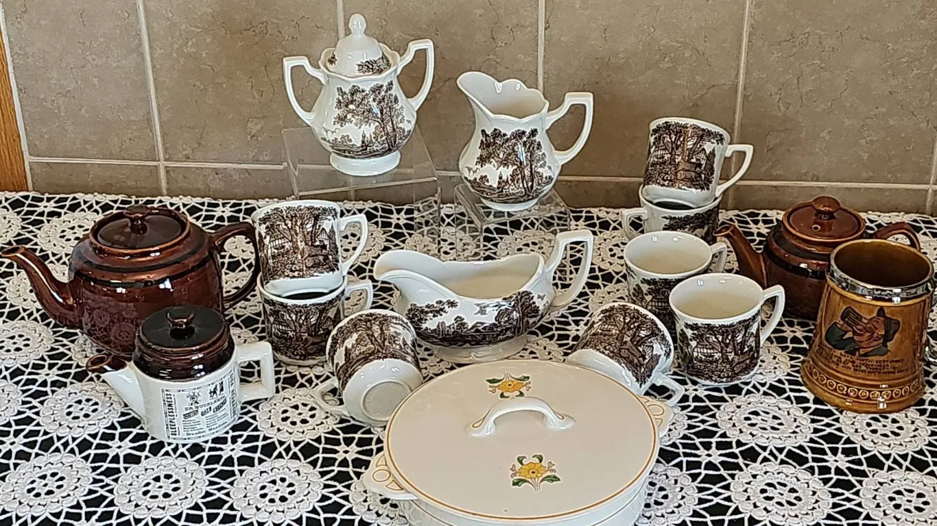 J&G Meakin Ironstone 'Romantic England' Tea Set & Misc Pottery