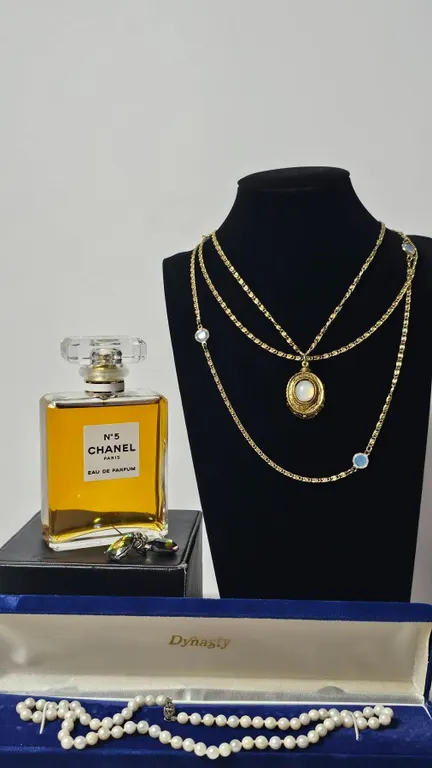 Chanel No. 5 Eau de Parfum, Costume Jewellery, Dynasty Pearl Necklace
