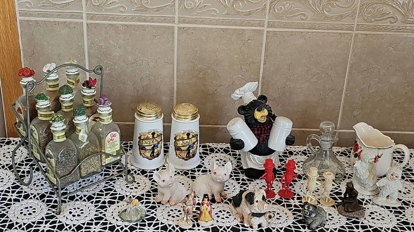 Decorative Spice Bottles, Figurines, and Shakers