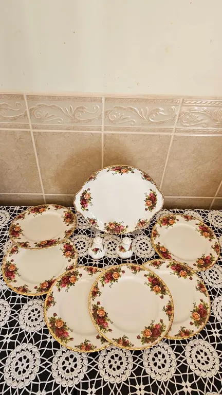 Royal Albert Old Country Roses China Plate Set with Salt & Pepper