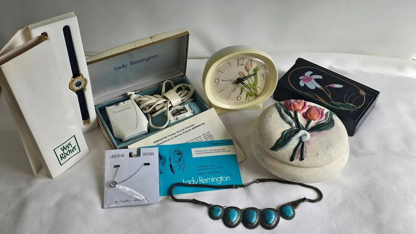 Lot: Lady Remington Razor, Westclox Clock, Watches, Jewellery, Decorative Boxes