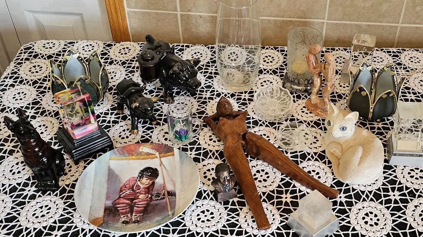 Decorative Figurines, Plate, and Glassware Group