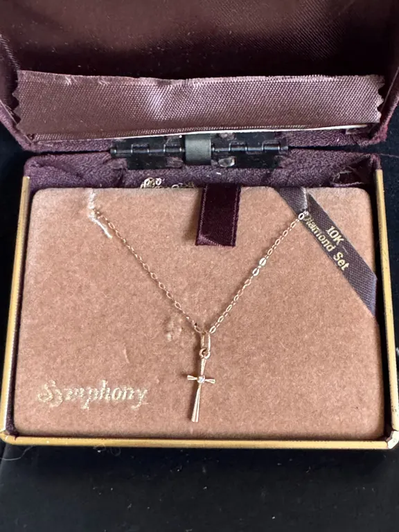 Symphony 10K Gold Diamond-Set Cross Necklace 0.81g
