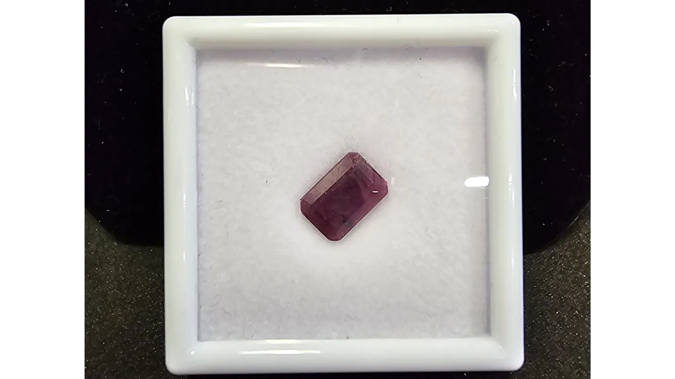 *NEW* 3.6CT EMERALD CUT UNTREATED NATURAL RUBY: 6.5MM X 9.5MM