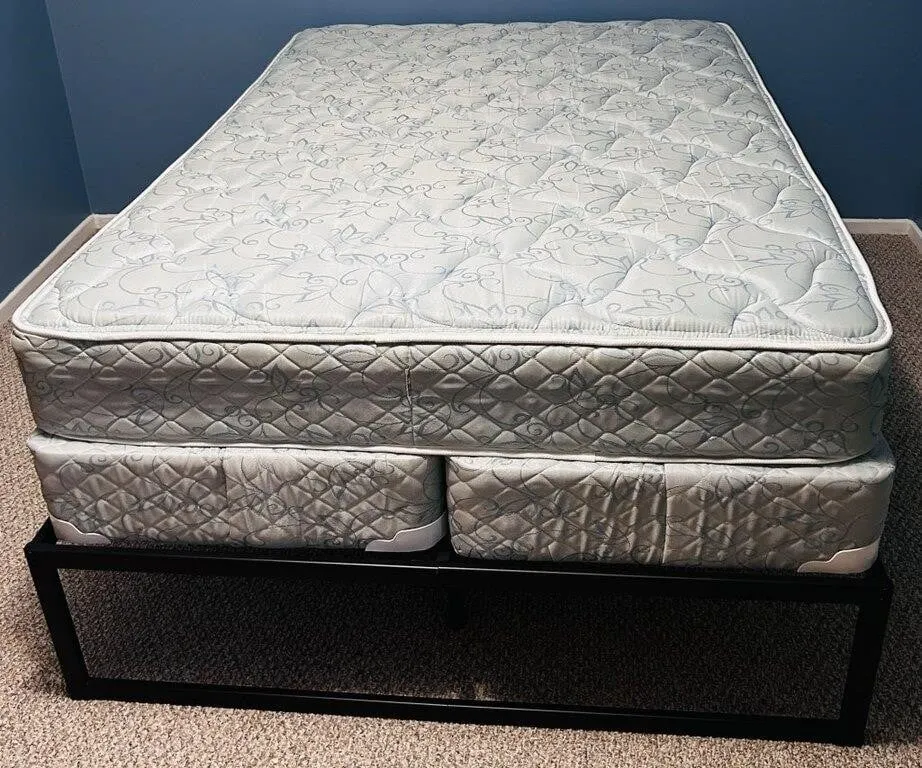 METAL DOUBLE SIZE BEDFRAME WITH DOUBLE MATTRESS