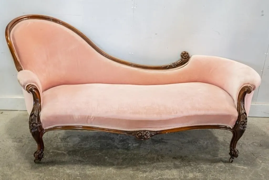 VICTORIAN STYLE CARVED WOOD FRAME CHAISE LOUNGE