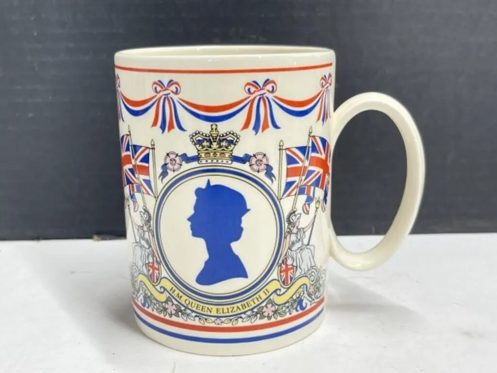 Wedgwood Silver Jubilee Mug