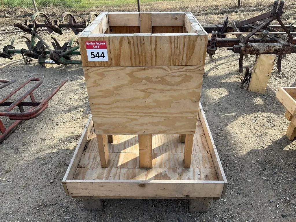 Wooden Square Bale Feeder