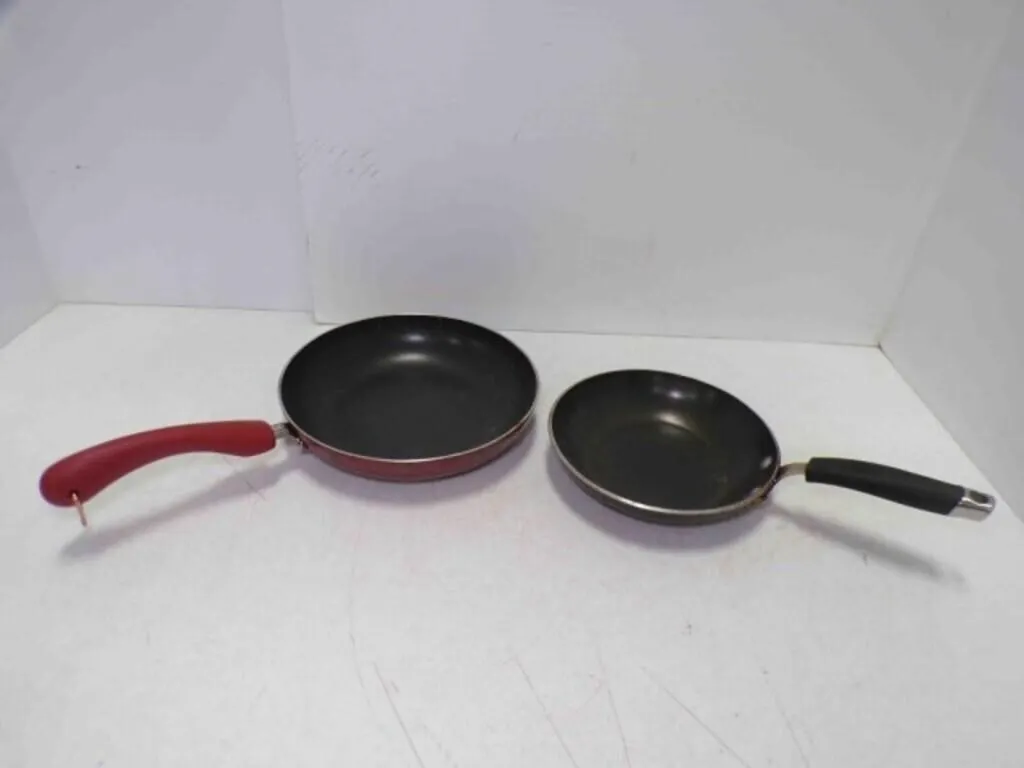 2 Non Stick Frying Pans - Paula Deen & Member's