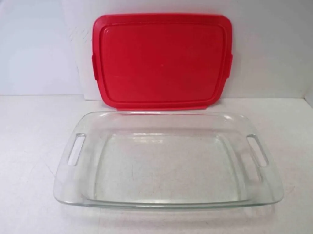 9X13 PYREX 3 Quart Baking Dish w/Lid