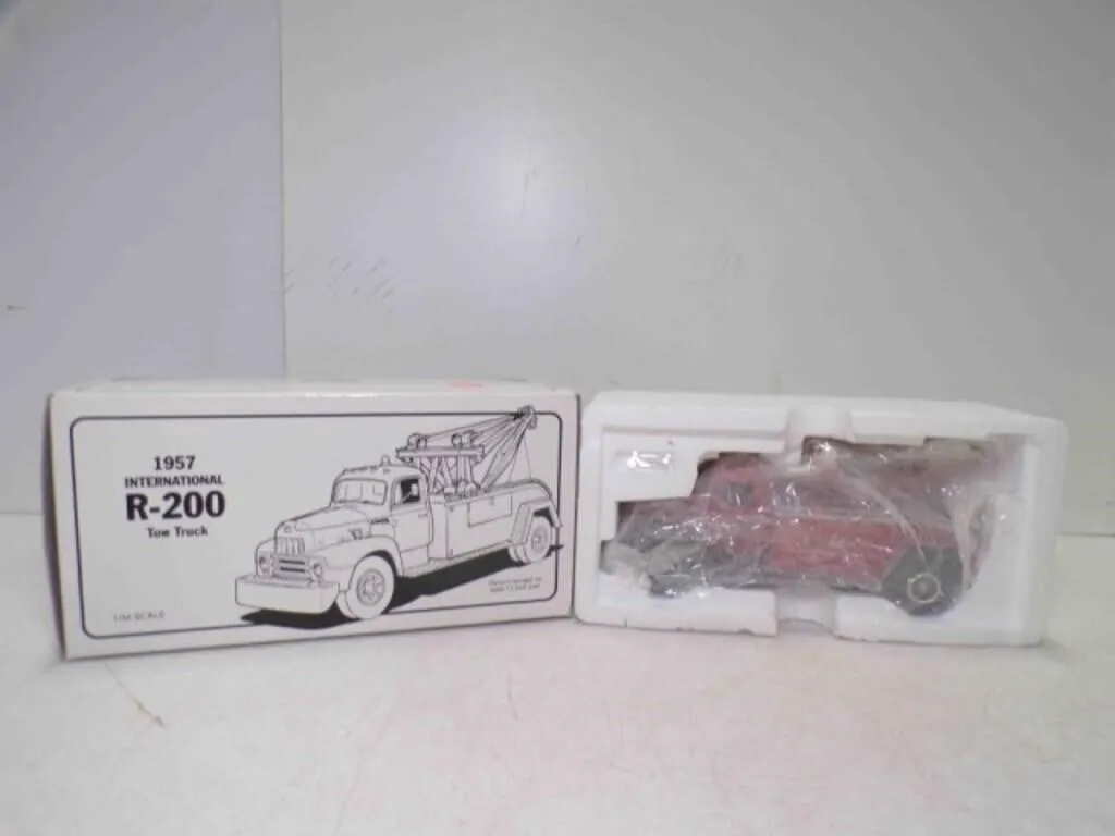 1994 First Gear 1957 International R-200 Tow Truck