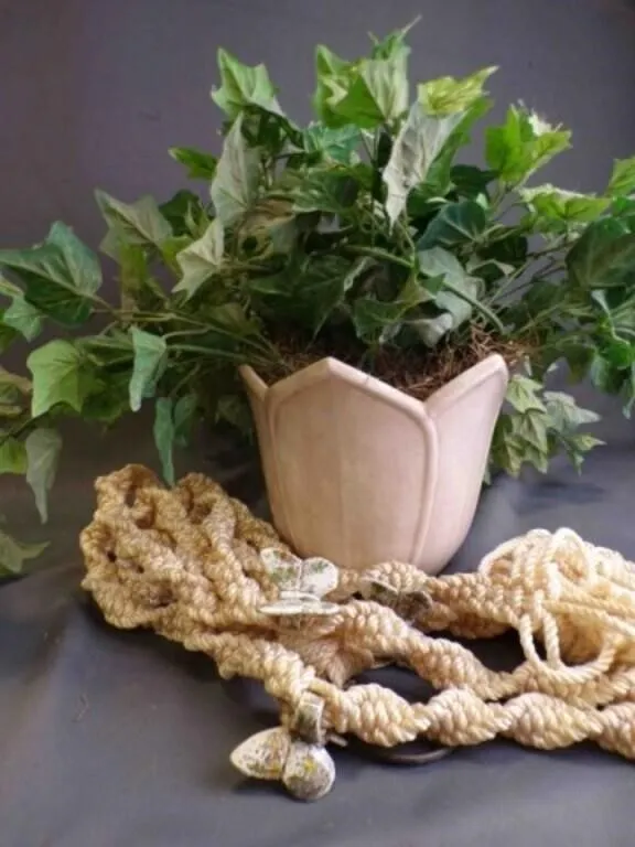 7" Ceramic Tulip Vase W/ Fake Ivy Plant & Cream