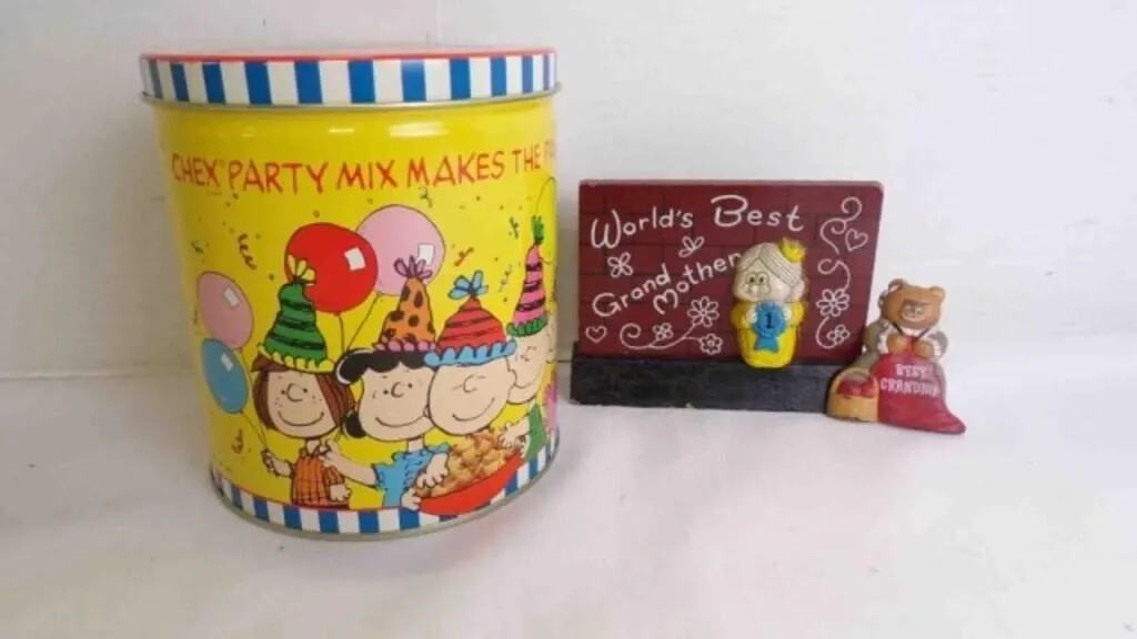 3 Vintage Peanuts Can, World's Best Grandmother