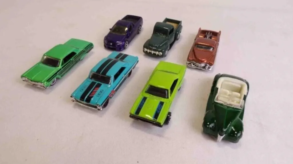 7 Matchbox, Maisto & Hot Wheels Die-Cast Cars