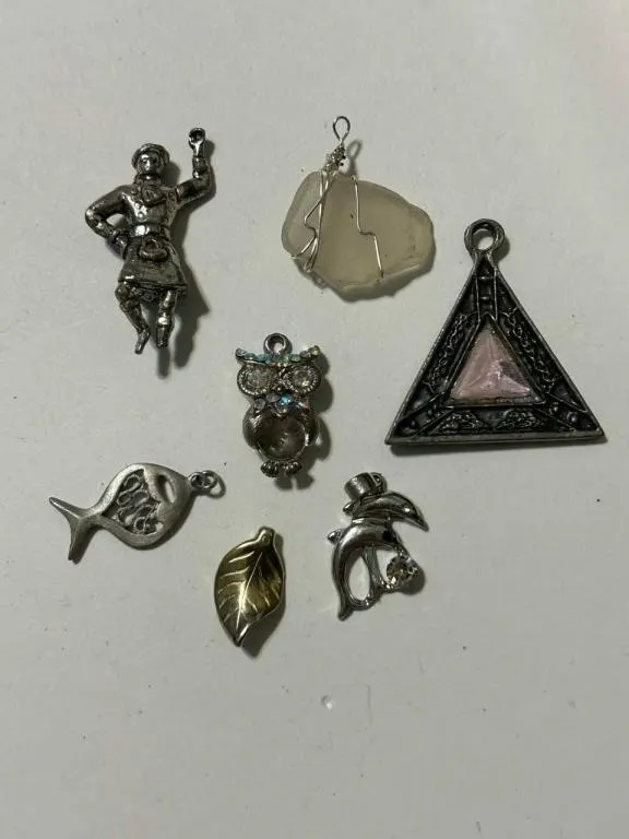Pendant lot jewelry silver tone