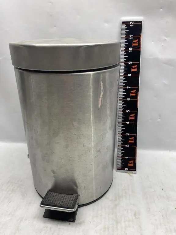 Stainless Steel Step Trash Can with Bucket Liner