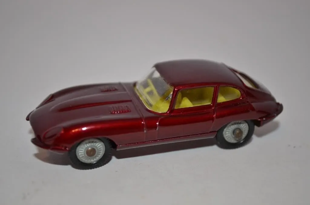 Husky Models Jaguar E-Type 2+2 die-cast toy car in