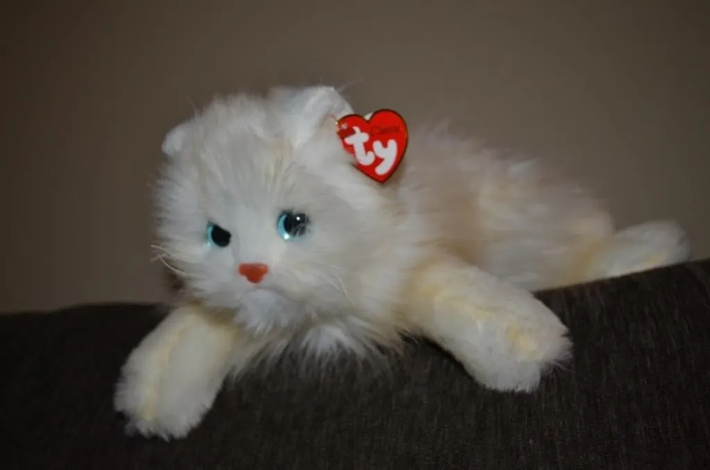 Sugar the White Cat from the Ty Classics