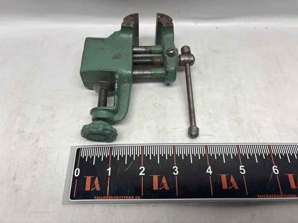 Small Green Bench/Table Vise with Handle