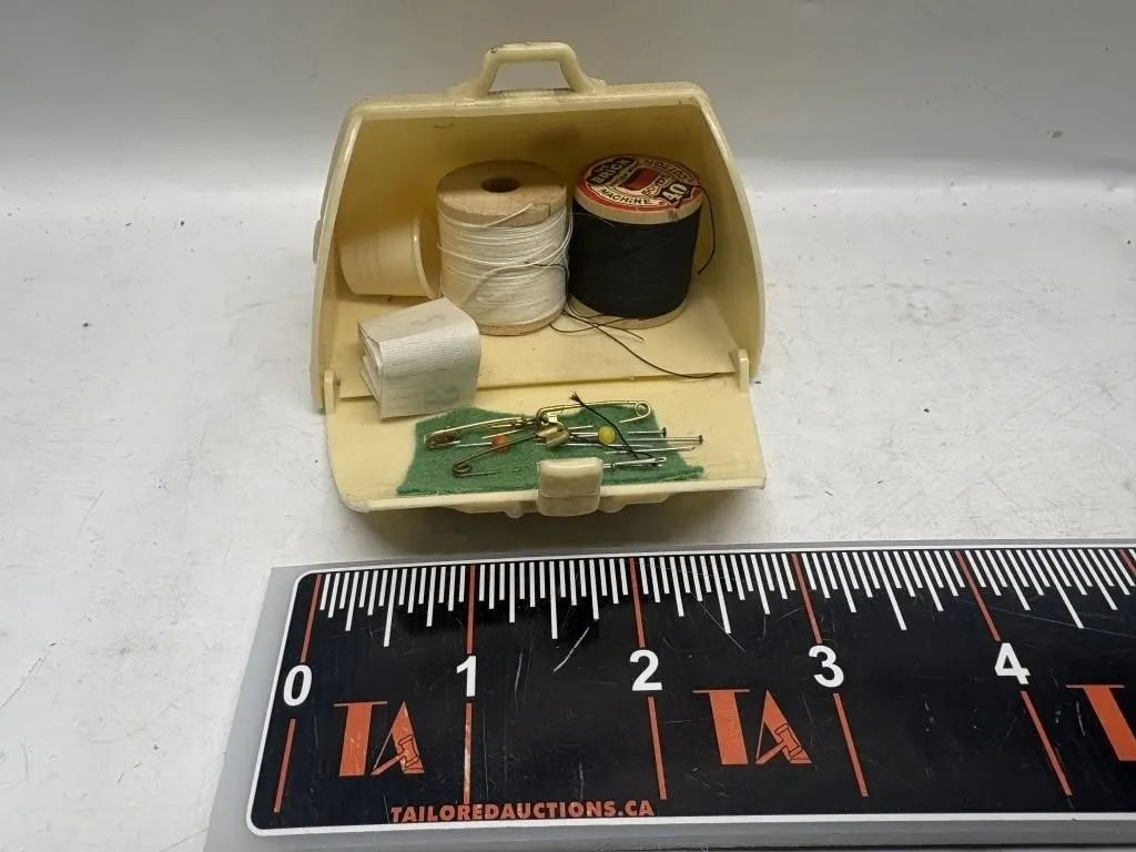 Vintage travel-case sewing kit w/ thread, pins,