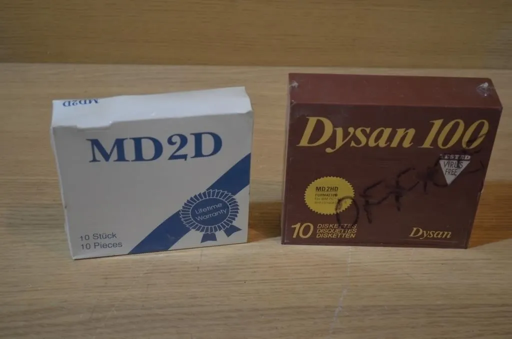 Vintage NOS 5.25-inch floppy diskettes MD2D box