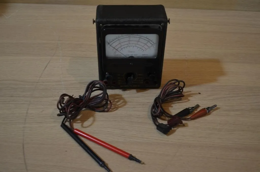 Simpson 260 Analog VOM (Volt-Ohm-Milliammeter)