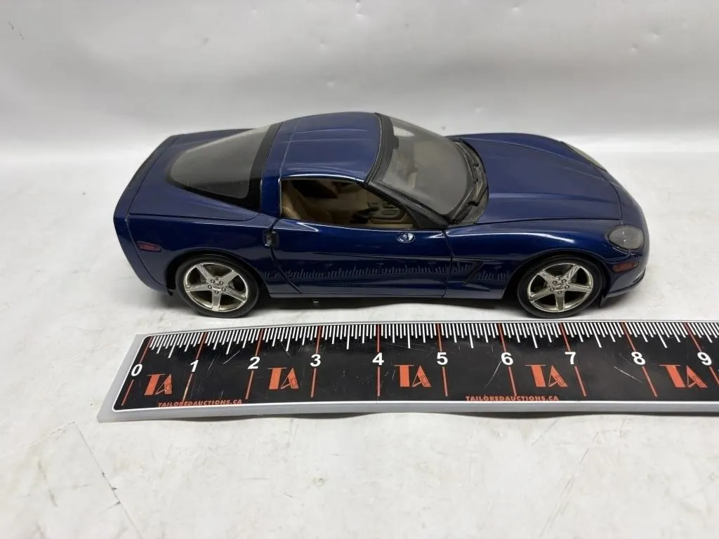 Diecast 1:18 Scale Blue Chevrolet Corvette Model