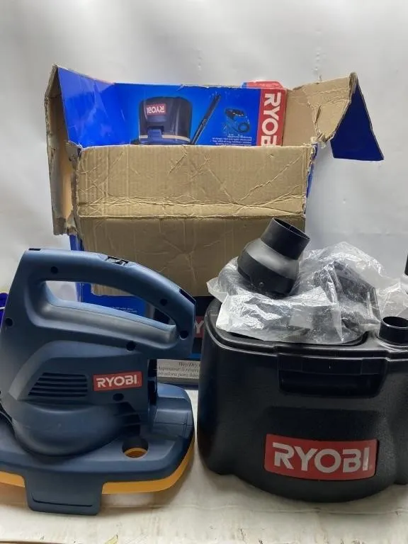 Ryobi Wet/Dry Vacuum with Box