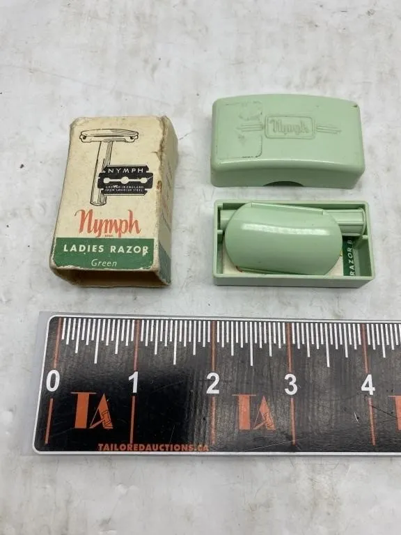 Nymph Ladies Razor, Green, in Box