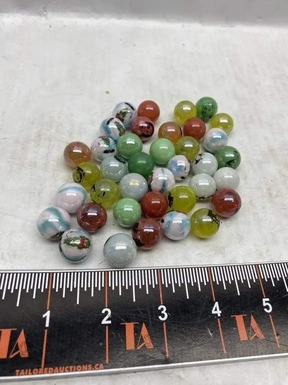 Vintage swirl and cat's-eye glass marbles, mixed