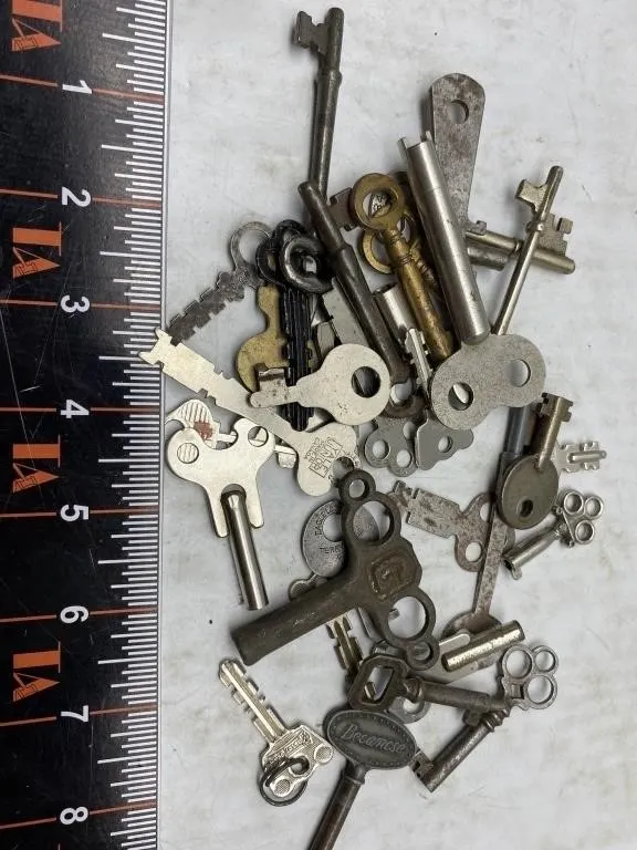 Assorted Vintage Keys – Barrel, Skeleton & Yale