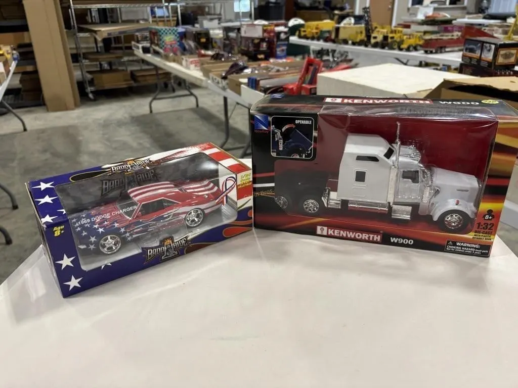 Dodge Charger & Kenworth W900 Diecast