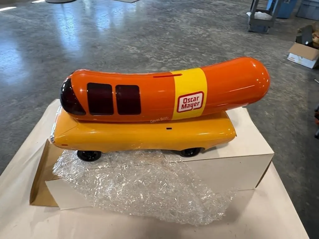 Oscar Mayer Wienermobile