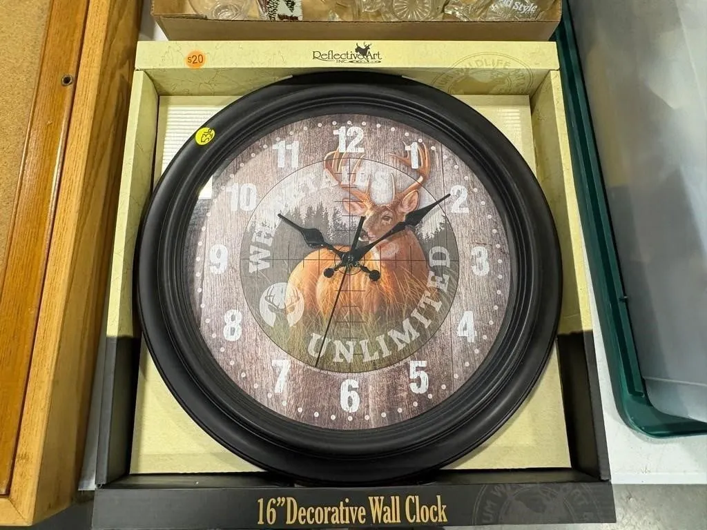 Whitetails Unlimited 16" Clock