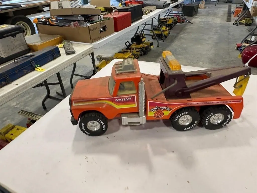 Nylint "Big Pumpkin" Tow Truck