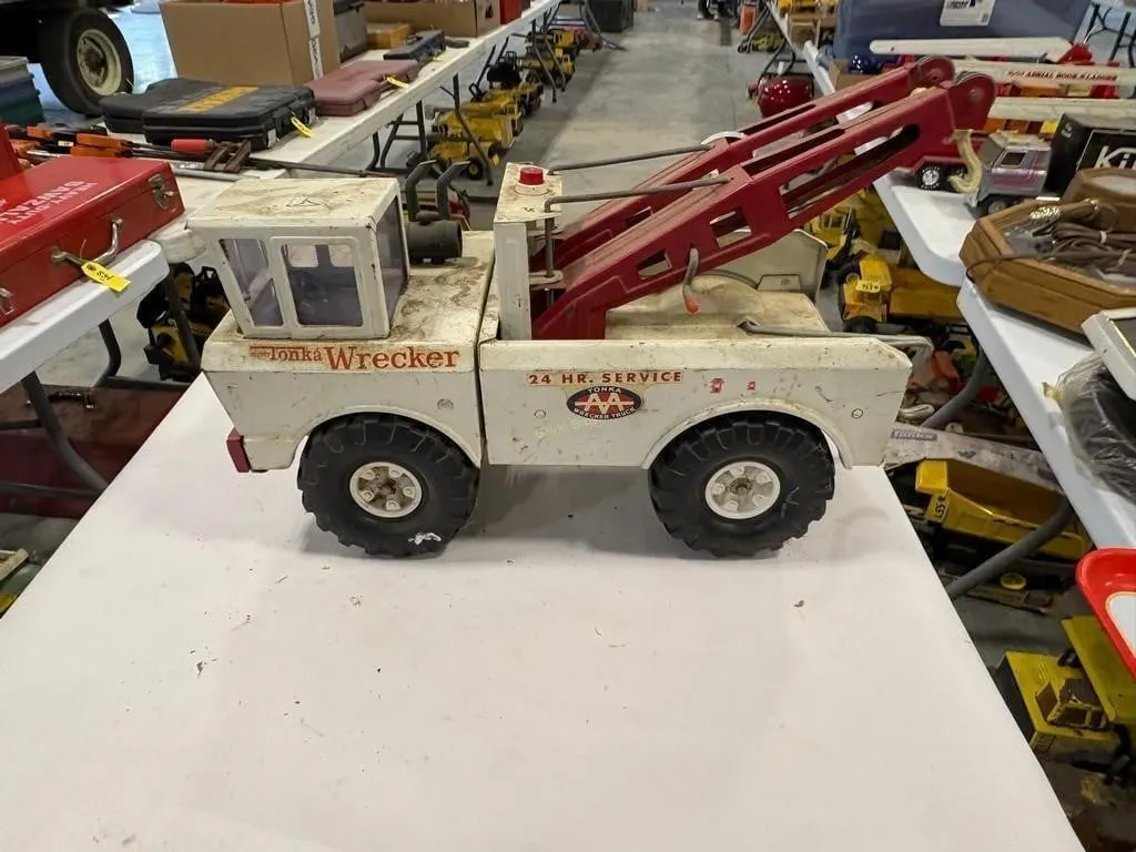 Tonka AA Wrecker Tow Truck