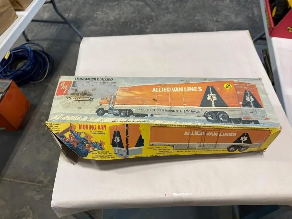 AMT Allied Van Lines Semi