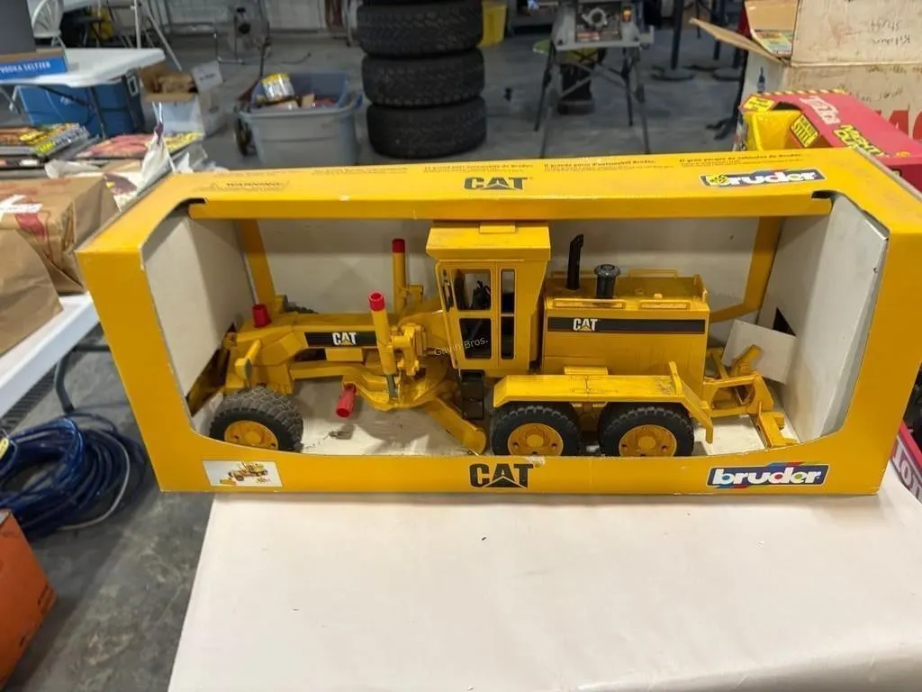 NIB Gruder CAT Motor Grader