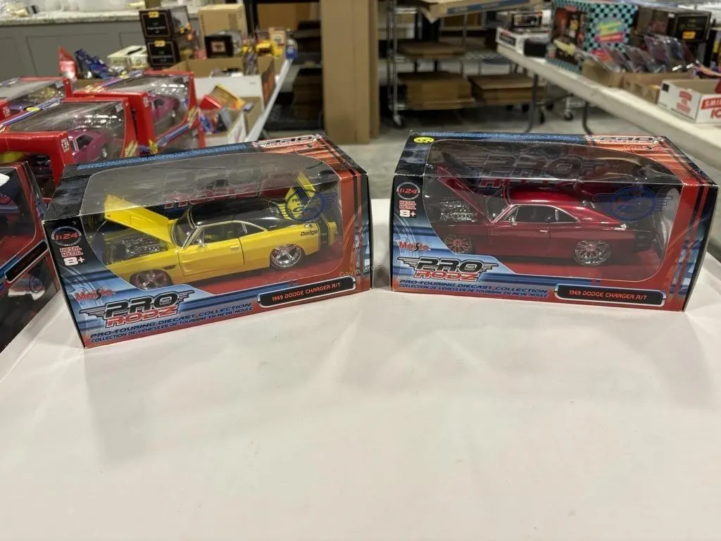 (2) Maisto Pro Rodz Dodge Charger Die-Cast