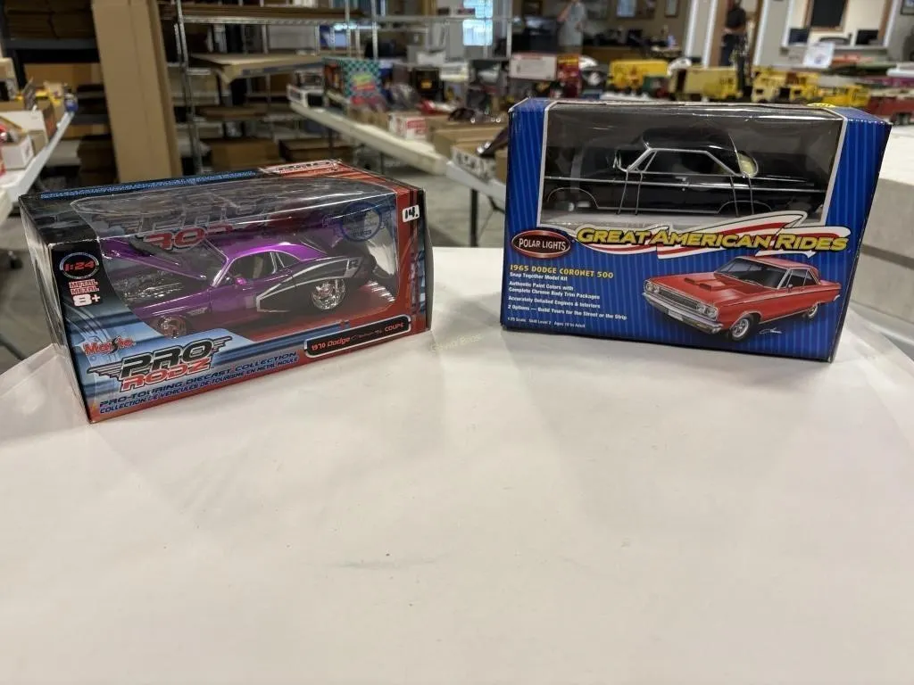 Maisto & Polar Lights Die-Cast Cars