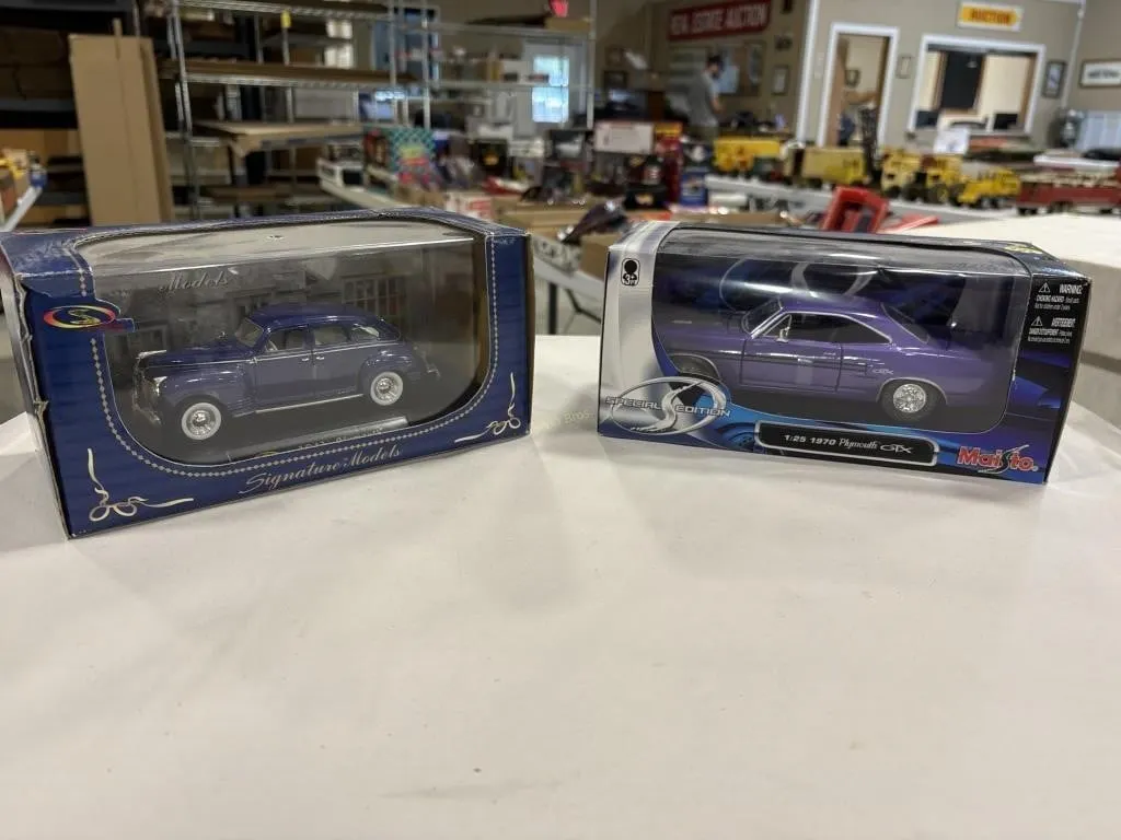 Signature Models & Maisto Model Cars