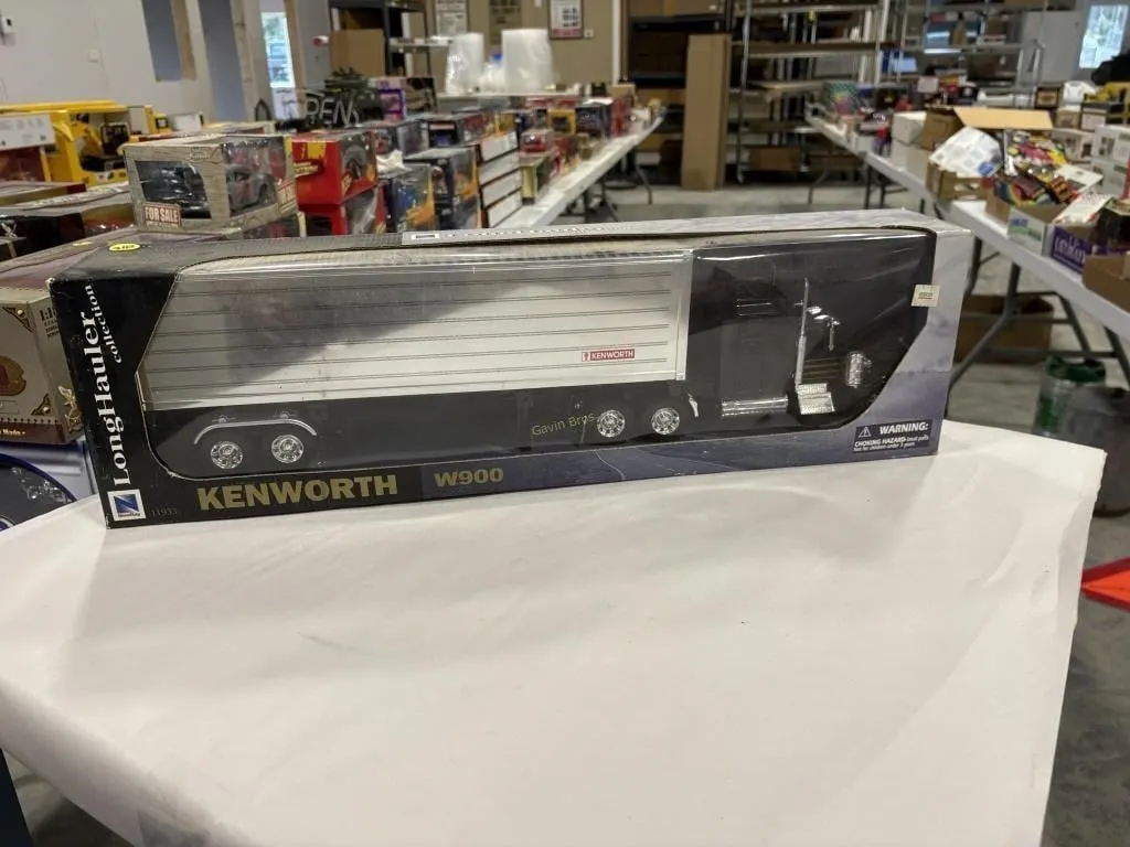 NewRay Longhauler Kenworth Semi