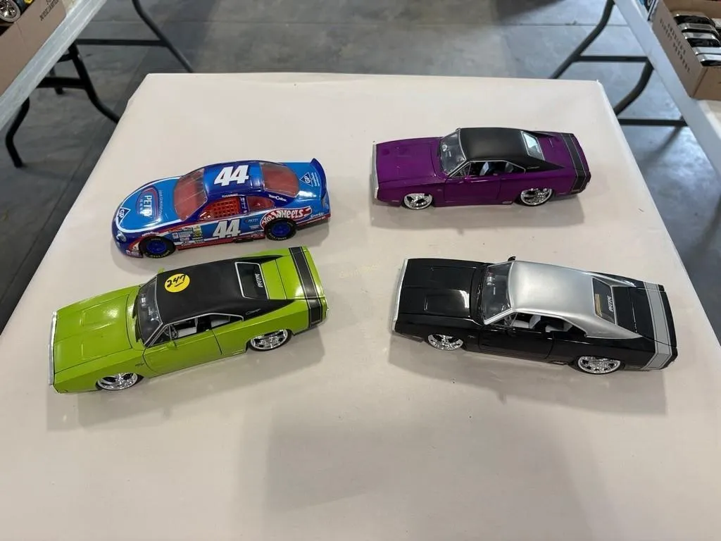 (4) Diecast Cars