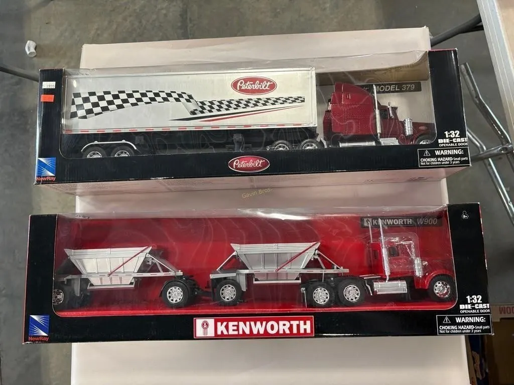(2) NewRay Kenworth/Peterbilt Semi's