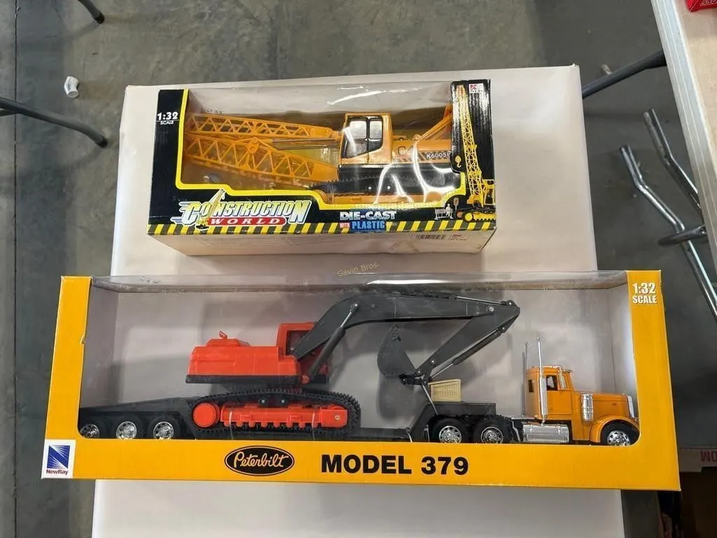 NewRay Peterbilt Construction Semi & Other