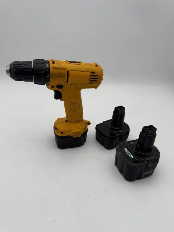 DEWALT DW907 12V Cordless Drill + 3 Batteries