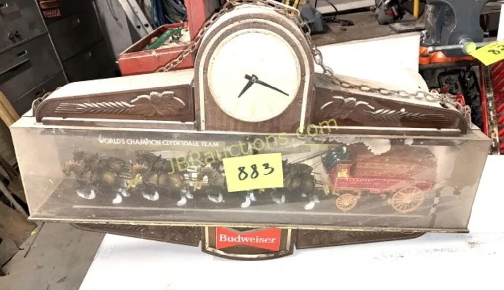 VINTAGE BUDWEISER CYLDESDALE CLOCK NEEDS REPAIRS